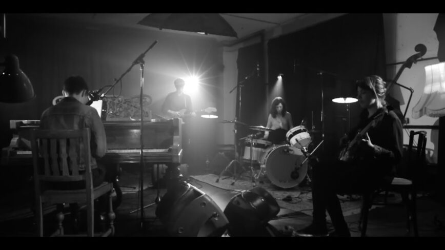 Savages – “Paranoid”/”Prayer”